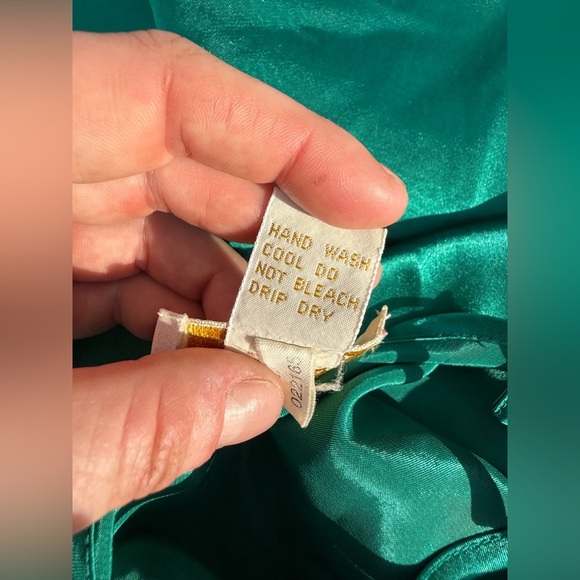 Vintage Gold Label Victoria’s Secret Emerald Green Satin Slip Dress, Size M - Picture 5 of 5